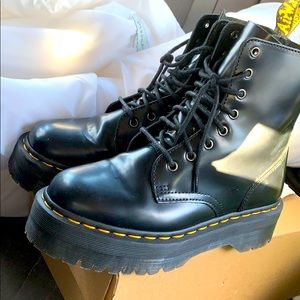 Jadon Smooth Leather Platform Dr. Martens
